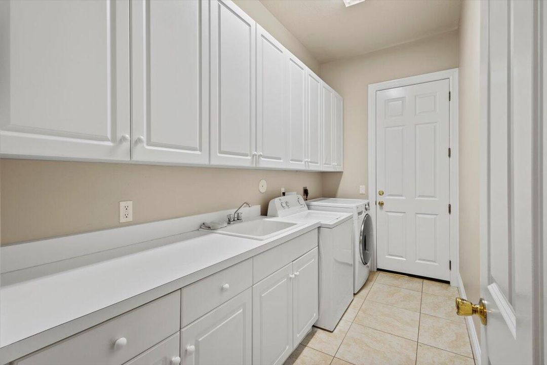 出租: $3,300 (4 贝兹, 3 浴室, 2453 平方英尺)