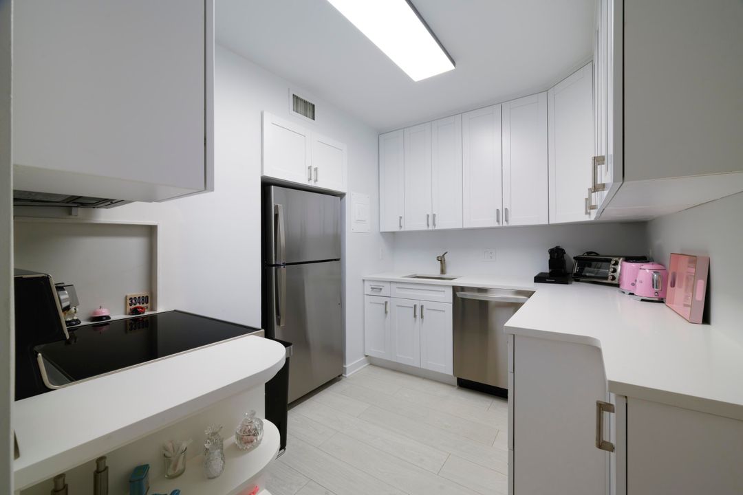 出租: $8,000 (1 贝兹, 1 浴室, 868 平方英尺)