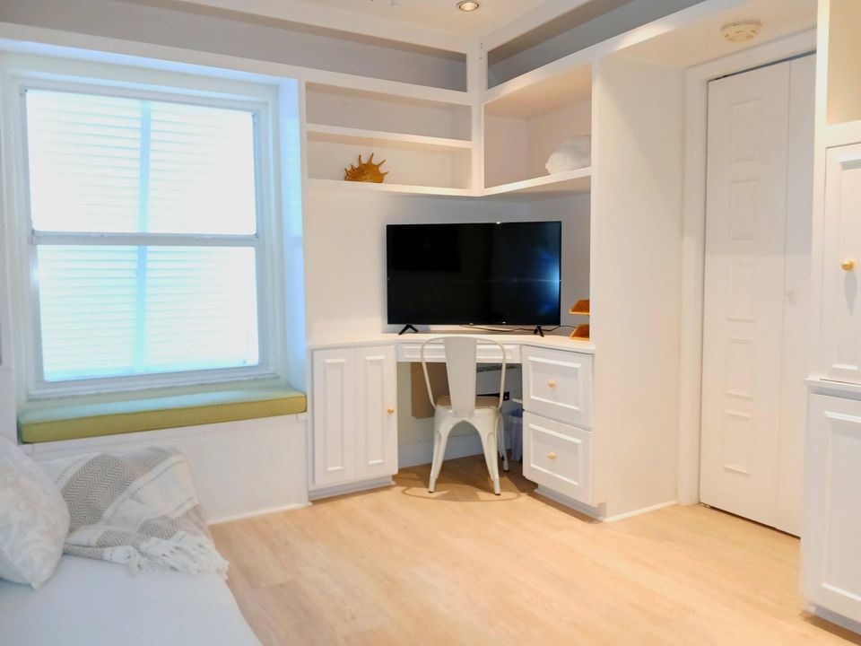 En Venta: $1,350,000 (4 camas, 3 baños, 2286 Pies cuadrados)