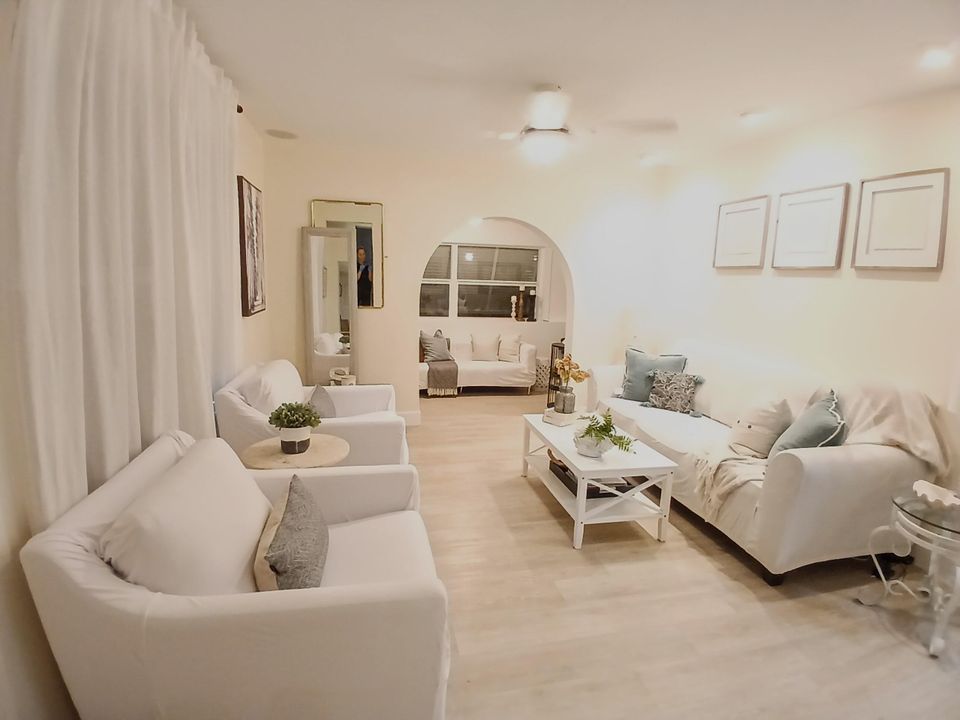 En Venta: $1,350,000 (4 camas, 3 baños, 2286 Pies cuadrados)