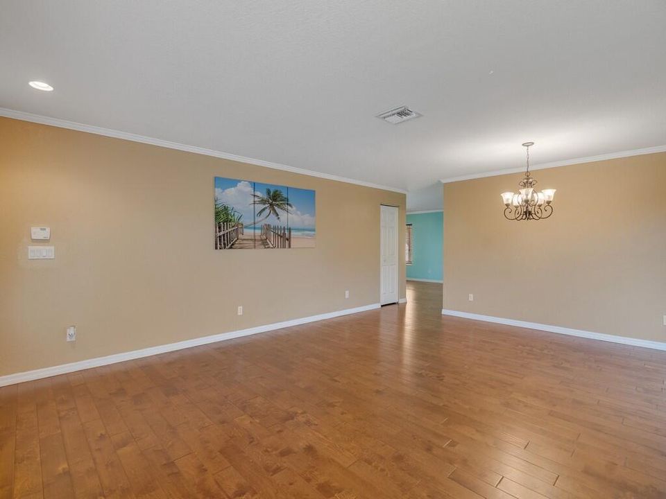 For Sale: $419,000 (4 beds, 2 baths, 2600 Square Feet)