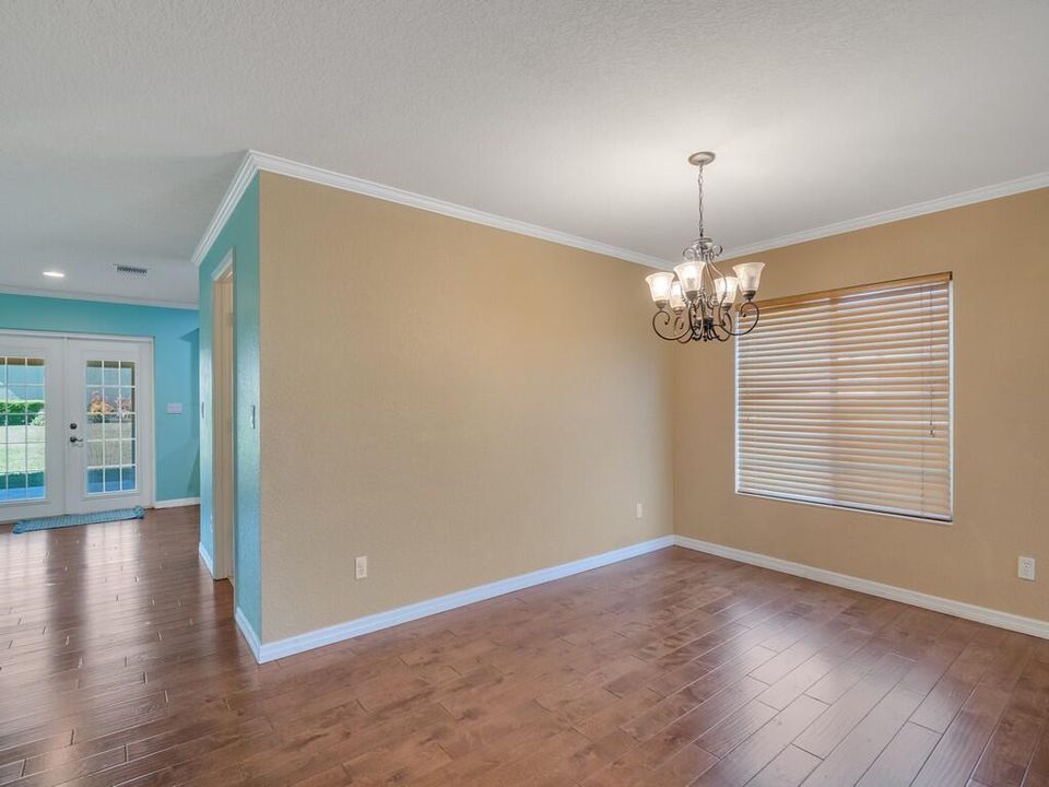 For Sale: $419,000 (4 beds, 2 baths, 2600 Square Feet)