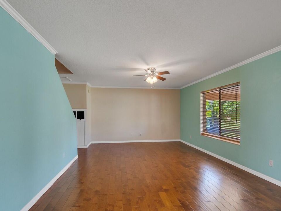 For Sale: $419,000 (4 beds, 2 baths, 2600 Square Feet)