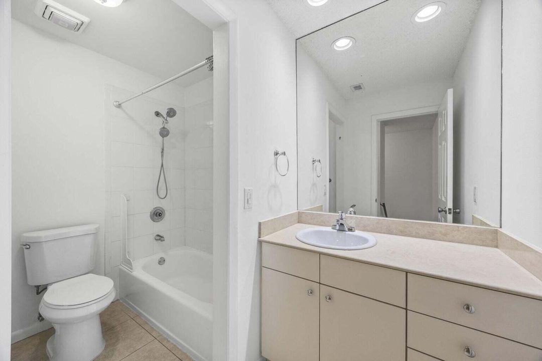 For Sale: $295,000 (2 beds, 1 baths, 1056 Square Feet)