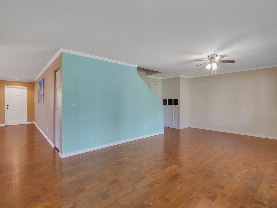 For Sale: $419,000 (4 beds, 2 baths, 2600 Square Feet)