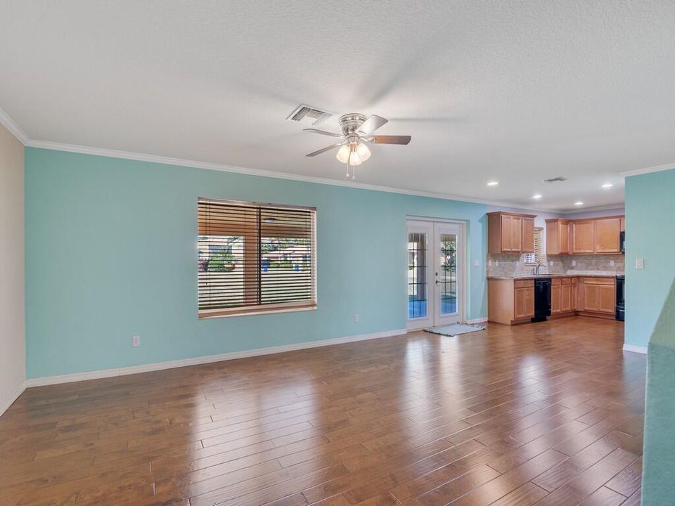 For Sale: $419,000 (4 beds, 2 baths, 2600 Square Feet)