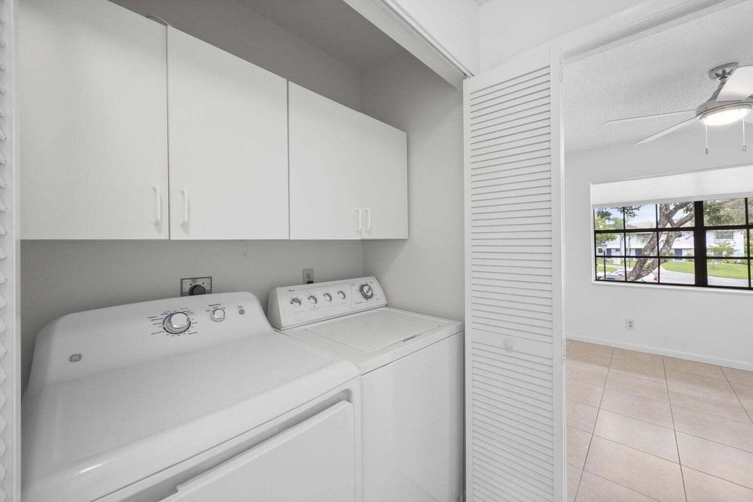 For Sale: $295,000 (2 beds, 1 baths, 1056 Square Feet)