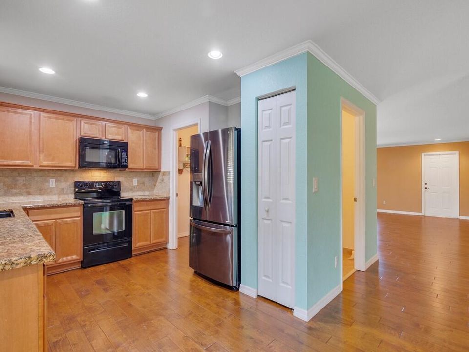 For Sale: $419,000 (4 beds, 2 baths, 2600 Square Feet)