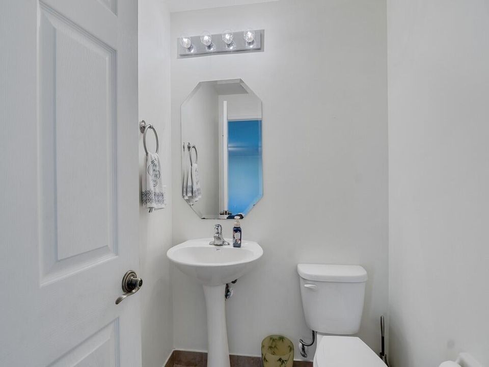 For Sale: $419,000 (4 beds, 2 baths, 2600 Square Feet)