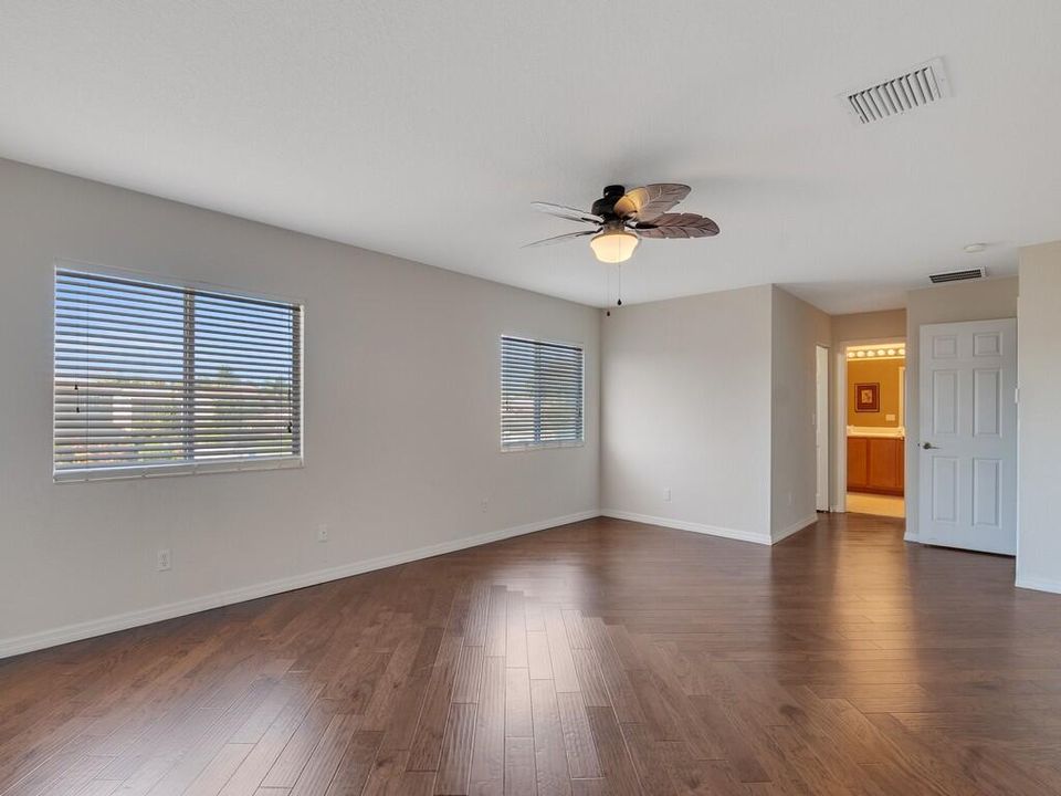 For Sale: $419,000 (4 beds, 2 baths, 2600 Square Feet)