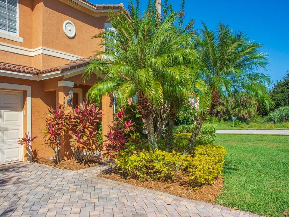 For Sale: $419,000 (4 beds, 2 baths, 2600 Square Feet)