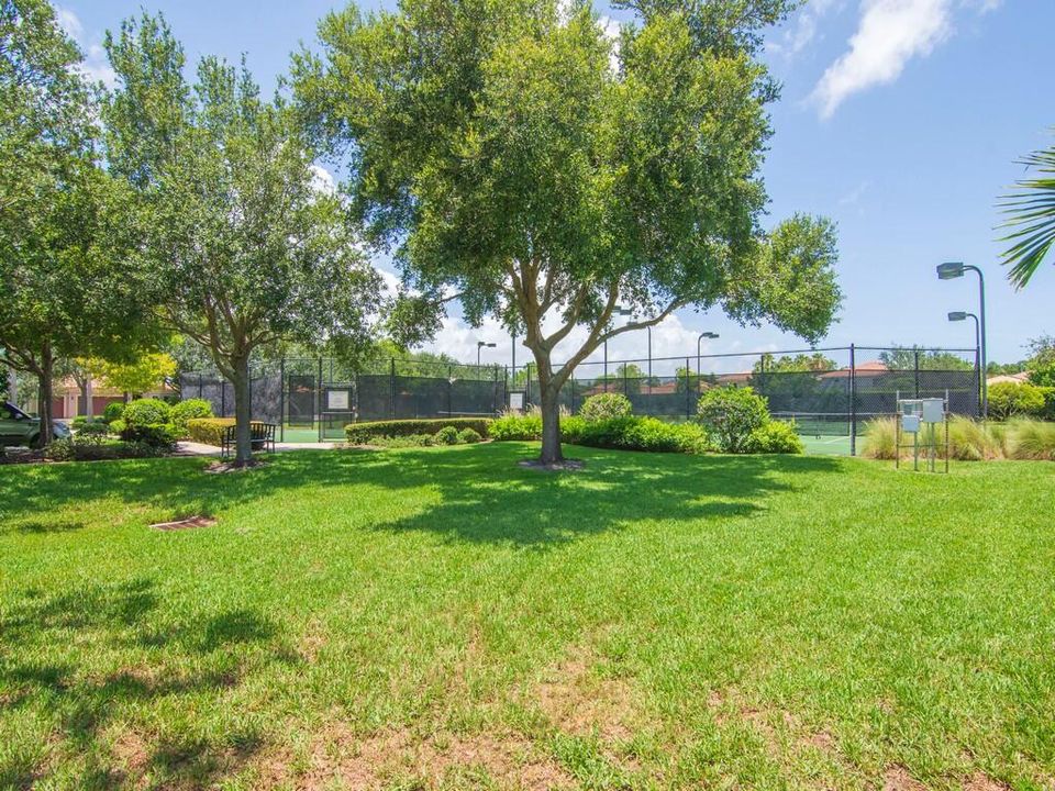 For Sale: $419,000 (4 beds, 2 baths, 2600 Square Feet)