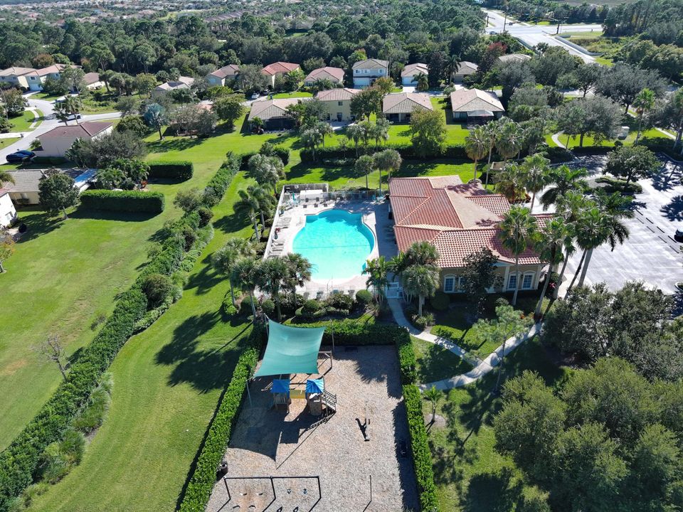 For Sale: $419,000 (4 beds, 2 baths, 2600 Square Feet)