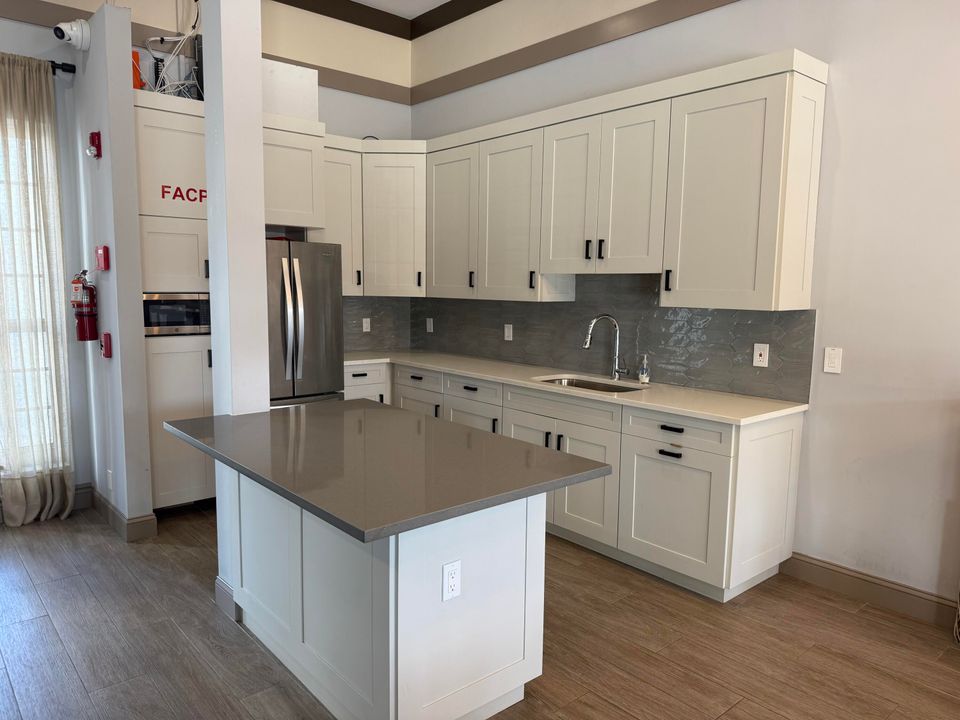 For Sale: $2,150,000 (5 beds, 4 baths, 4062 Square Feet)