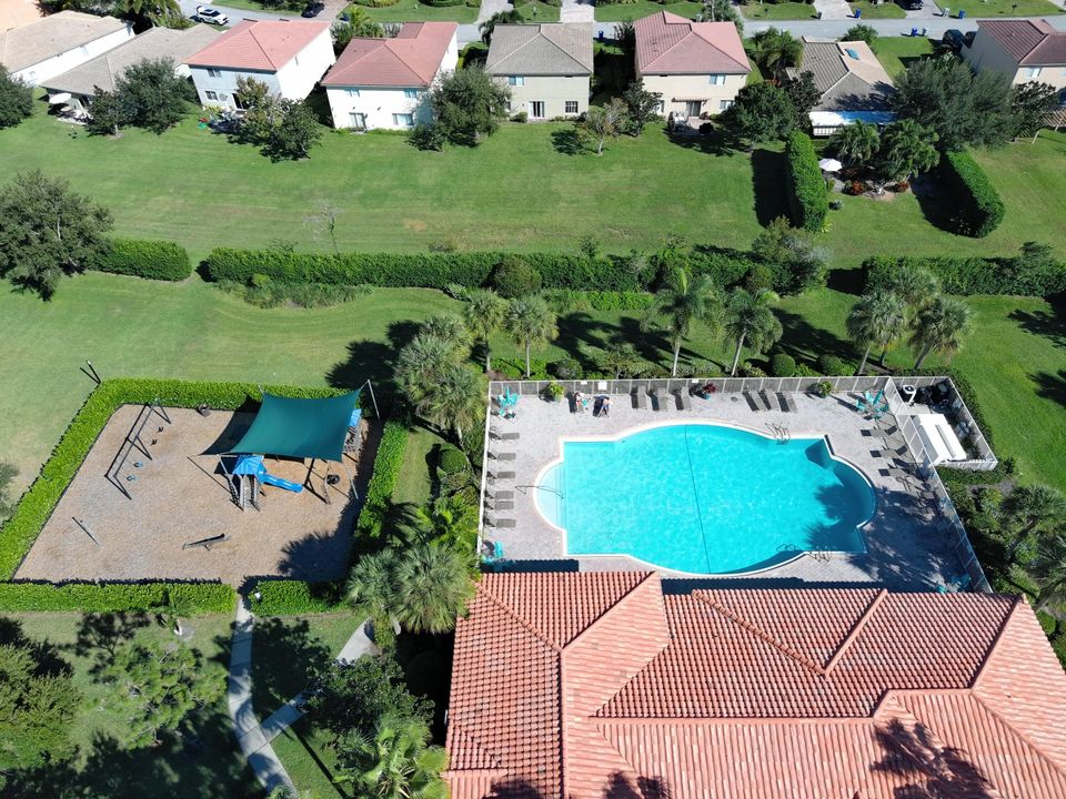 For Sale: $419,000 (4 beds, 2 baths, 2600 Square Feet)