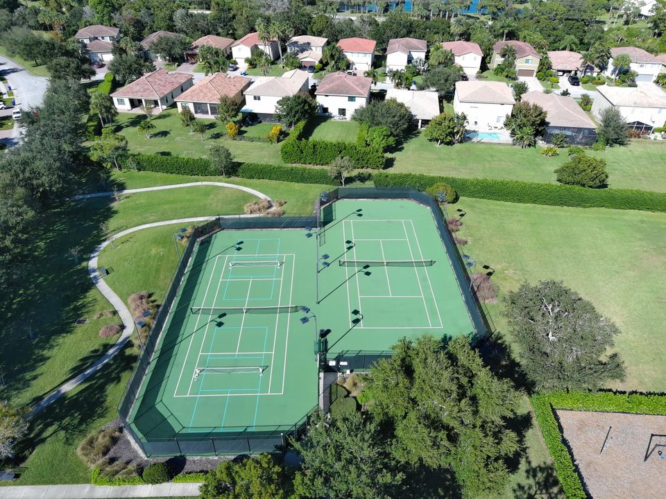 For Sale: $419,000 (4 beds, 2 baths, 2600 Square Feet)