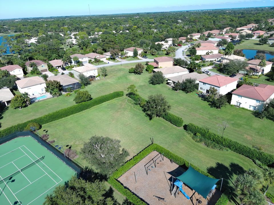 For Sale: $419,000 (4 beds, 2 baths, 2600 Square Feet)