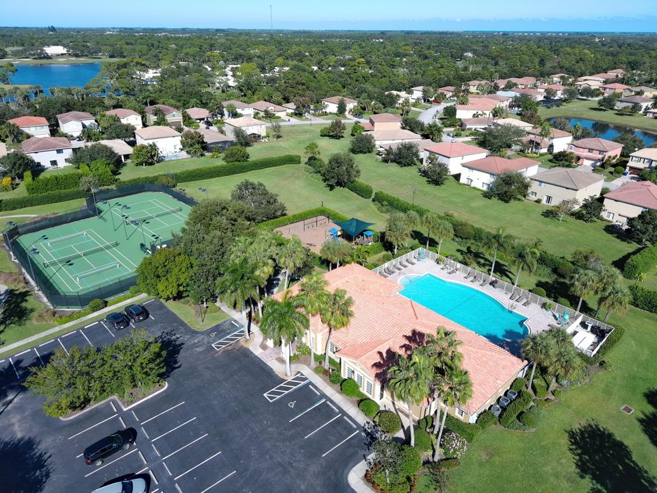 For Sale: $419,000 (4 beds, 2 baths, 2600 Square Feet)