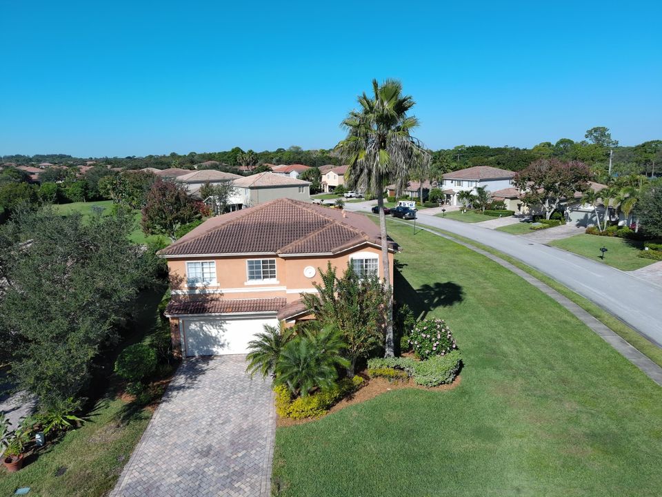 For Sale: $419,000 (4 beds, 2 baths, 2600 Square Feet)