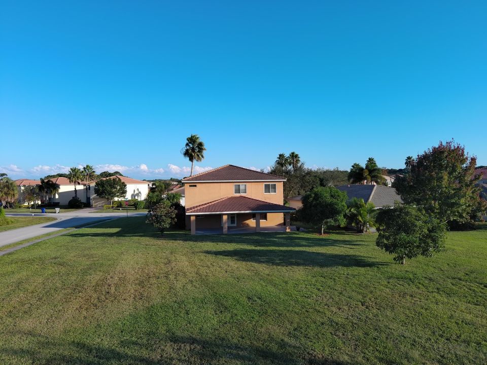 For Sale: $419,000 (4 beds, 2 baths, 2600 Square Feet)