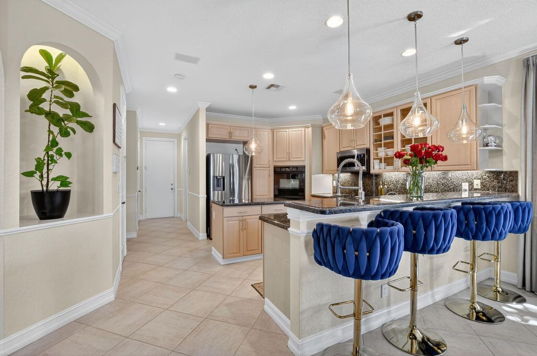 For Rent: $12,800 (7 beds, 6 baths, 4628 Square Feet)