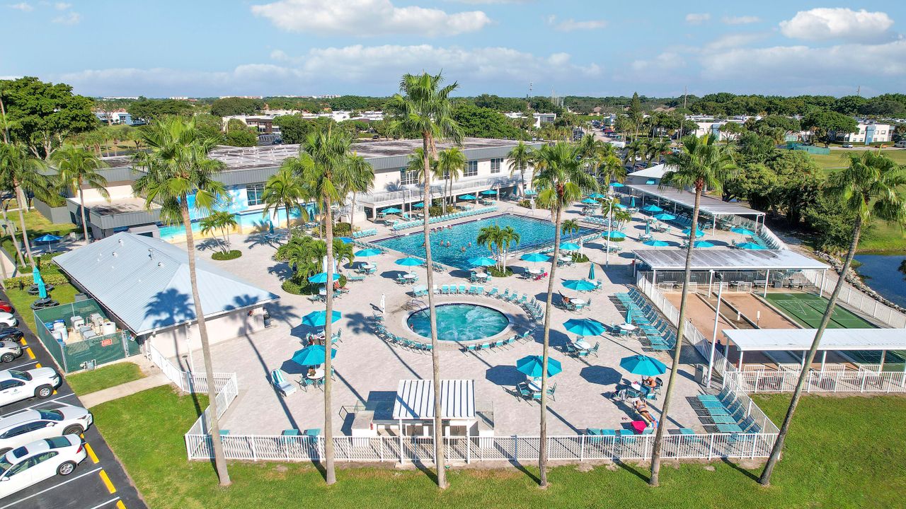 На продажу: $135,000 (2 спален, 2 ванн, 920 Квадратных фут)