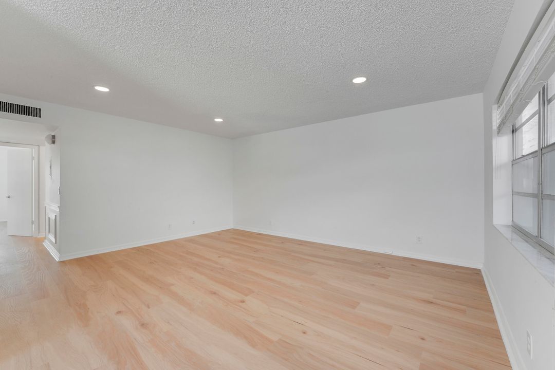 На продажу: $135,000 (2 спален, 2 ванн, 920 Квадратных фут)