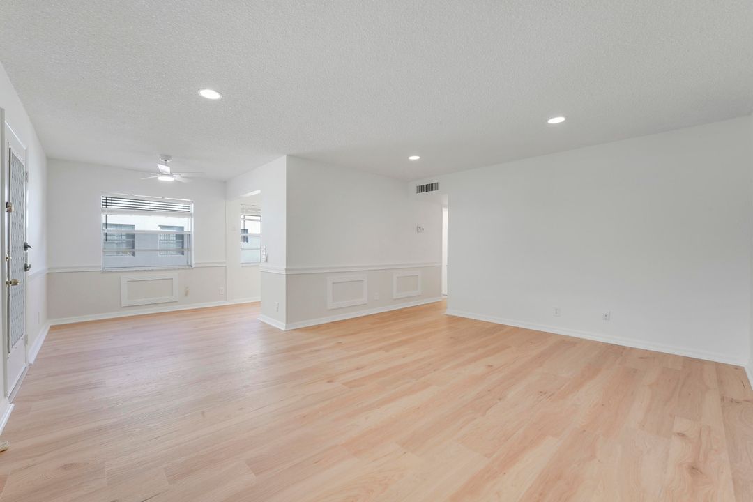 На продажу: $135,000 (2 спален, 2 ванн, 920 Квадратных фут)