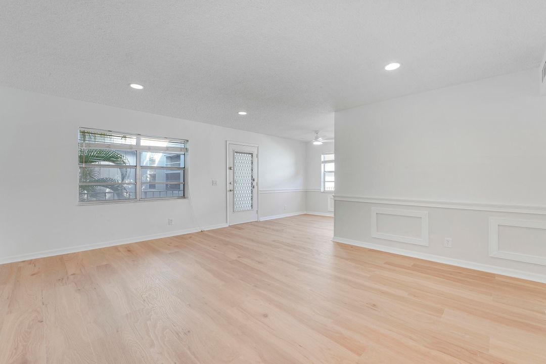 На продажу: $135,000 (2 спален, 2 ванн, 920 Квадратных фут)