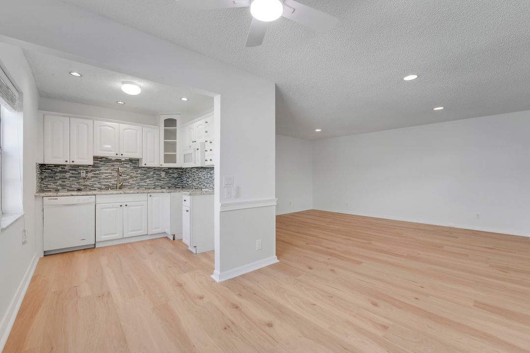 На продажу: $135,000 (2 спален, 2 ванн, 920 Квадратных фут)