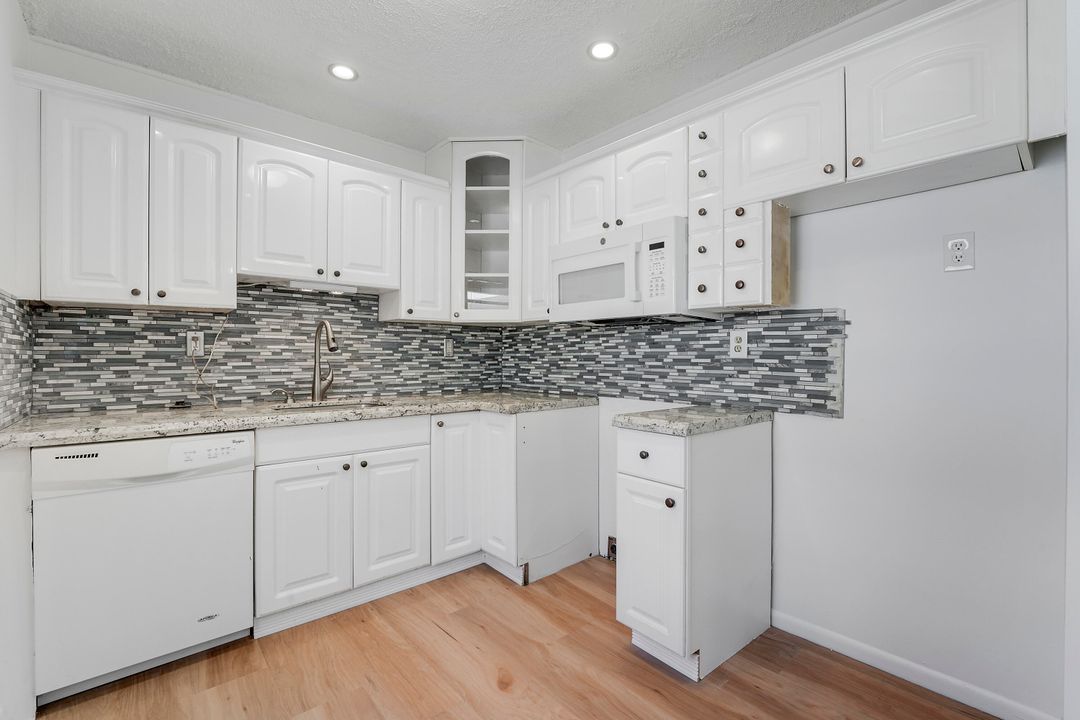 На продажу: $135,000 (2 спален, 2 ванн, 920 Квадратных фут)