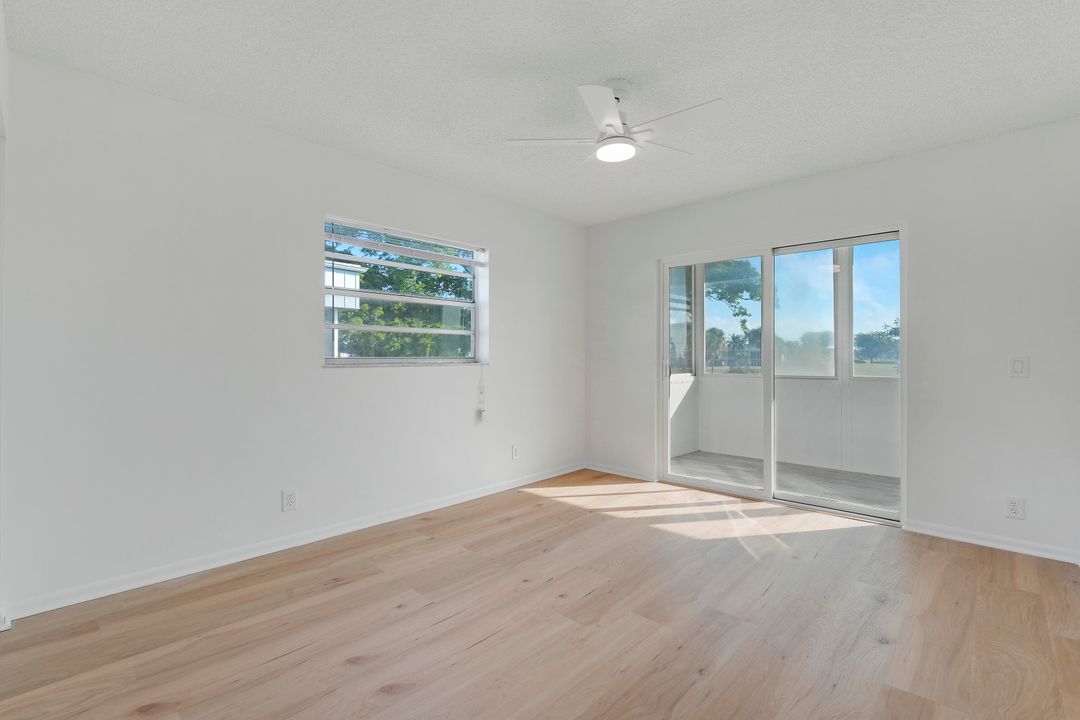 На продажу: $135,000 (2 спален, 2 ванн, 920 Квадратных фут)