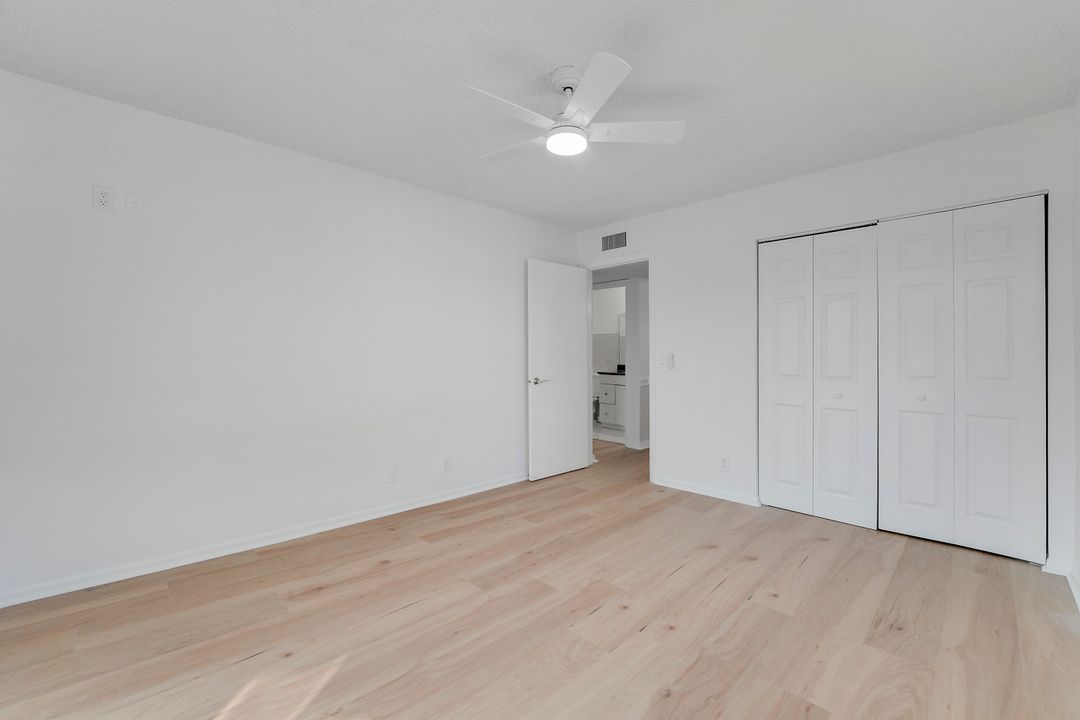 На продажу: $135,000 (2 спален, 2 ванн, 920 Квадратных фут)