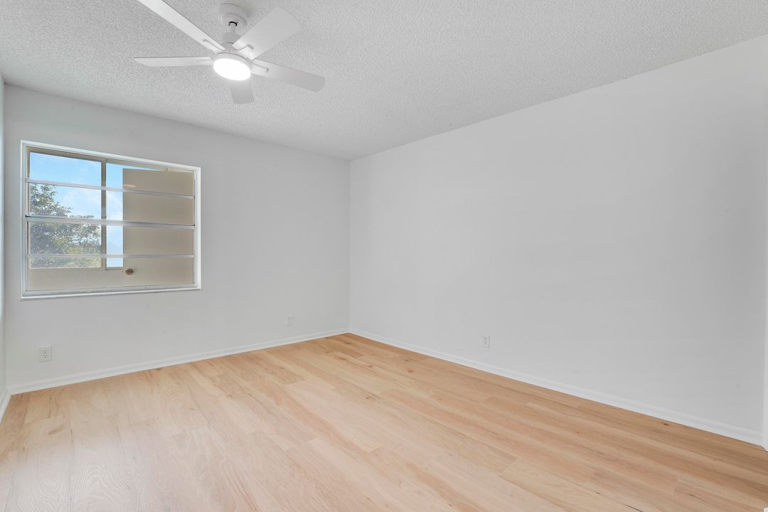 На продажу: $135,000 (2 спален, 2 ванн, 920 Квадратных фут)