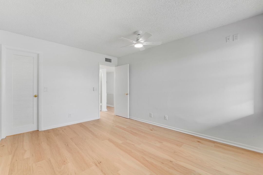 На продажу: $135,000 (2 спален, 2 ванн, 920 Квадратных фут)