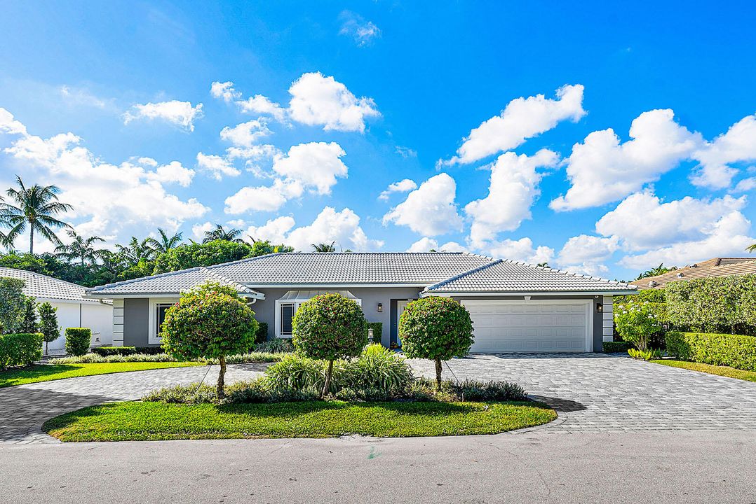 For Sale: $4,700,000 (4 beds, 3 baths, 2736 Square Feet)