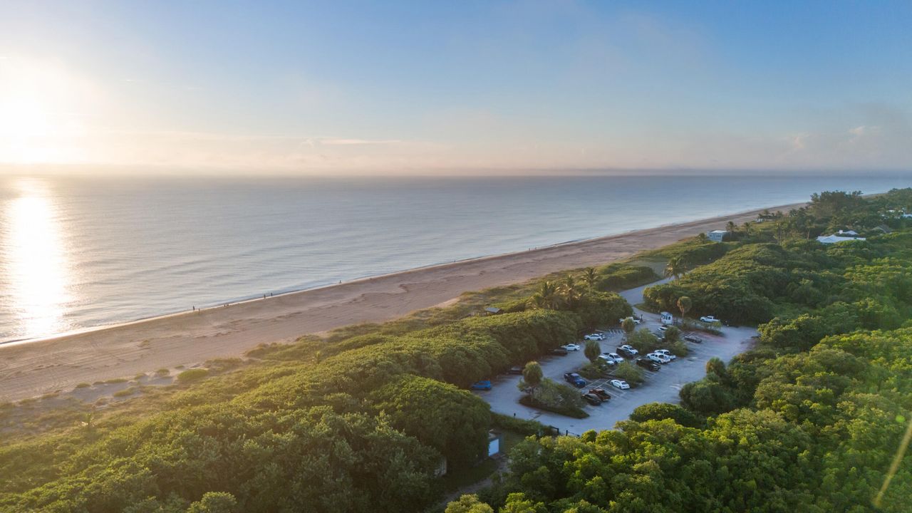 待售: $380,000 (2 贝兹, 1 浴室, 792 平方英尺)