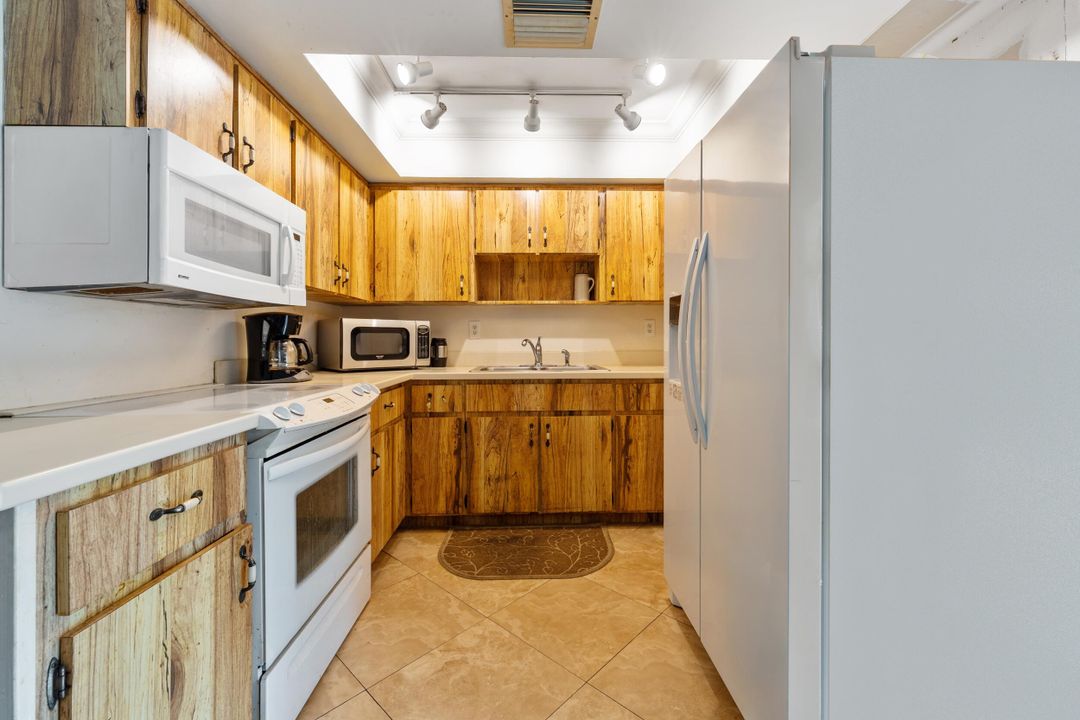 待售: $380,000 (2 贝兹, 1 浴室, 792 平方英尺)