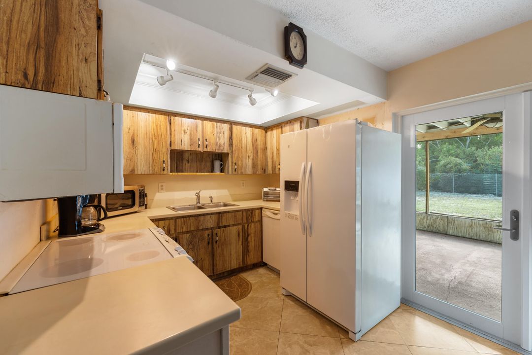 待售: $380,000 (2 贝兹, 1 浴室, 792 平方英尺)