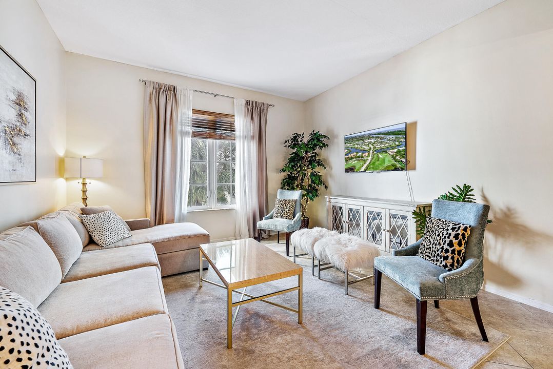 For Rent: $5,500 (2 beds, 1 baths, 968 Square Feet)