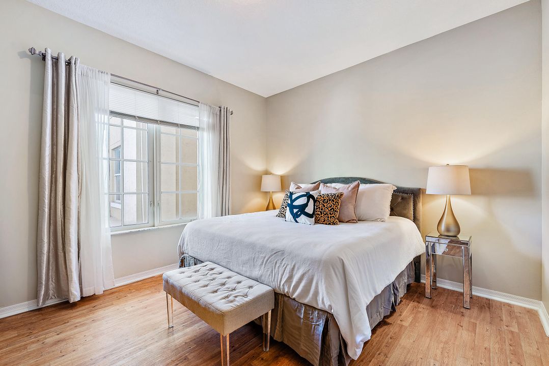 For Rent: $5,500 (2 beds, 1 baths, 968 Square Feet)