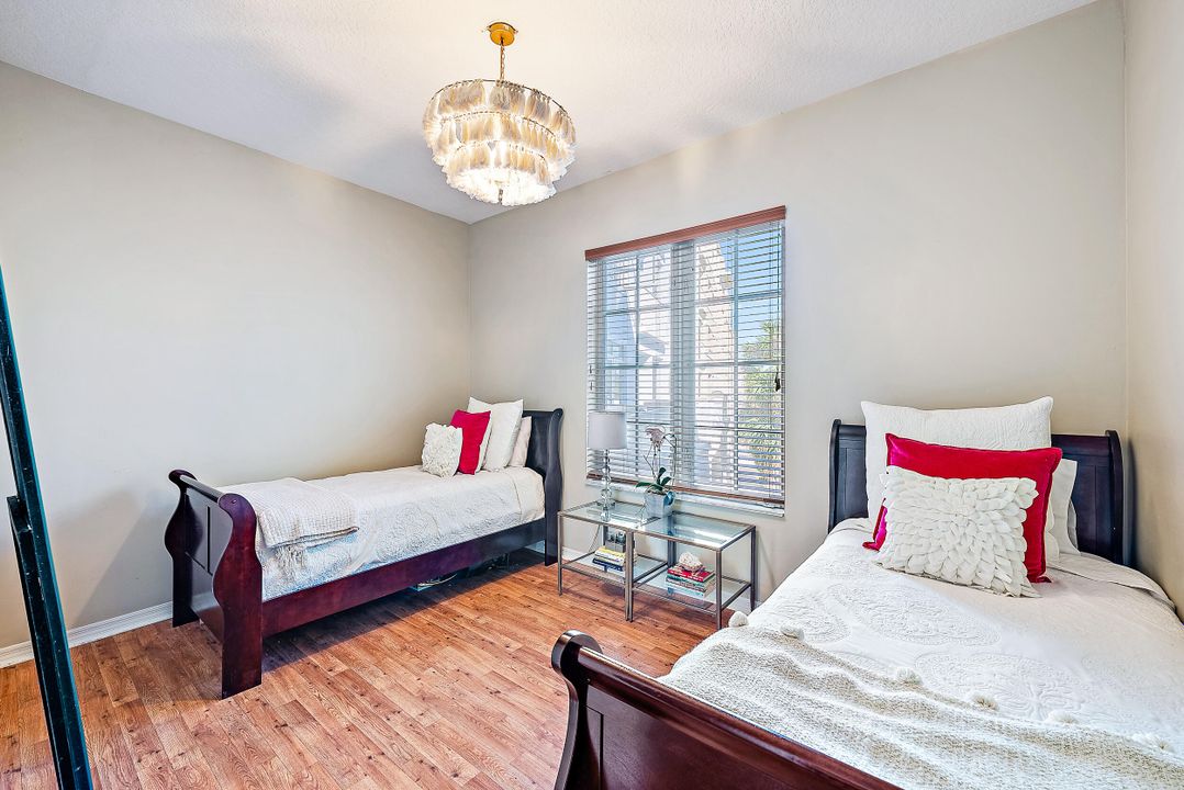 For Rent: $5,500 (2 beds, 1 baths, 968 Square Feet)