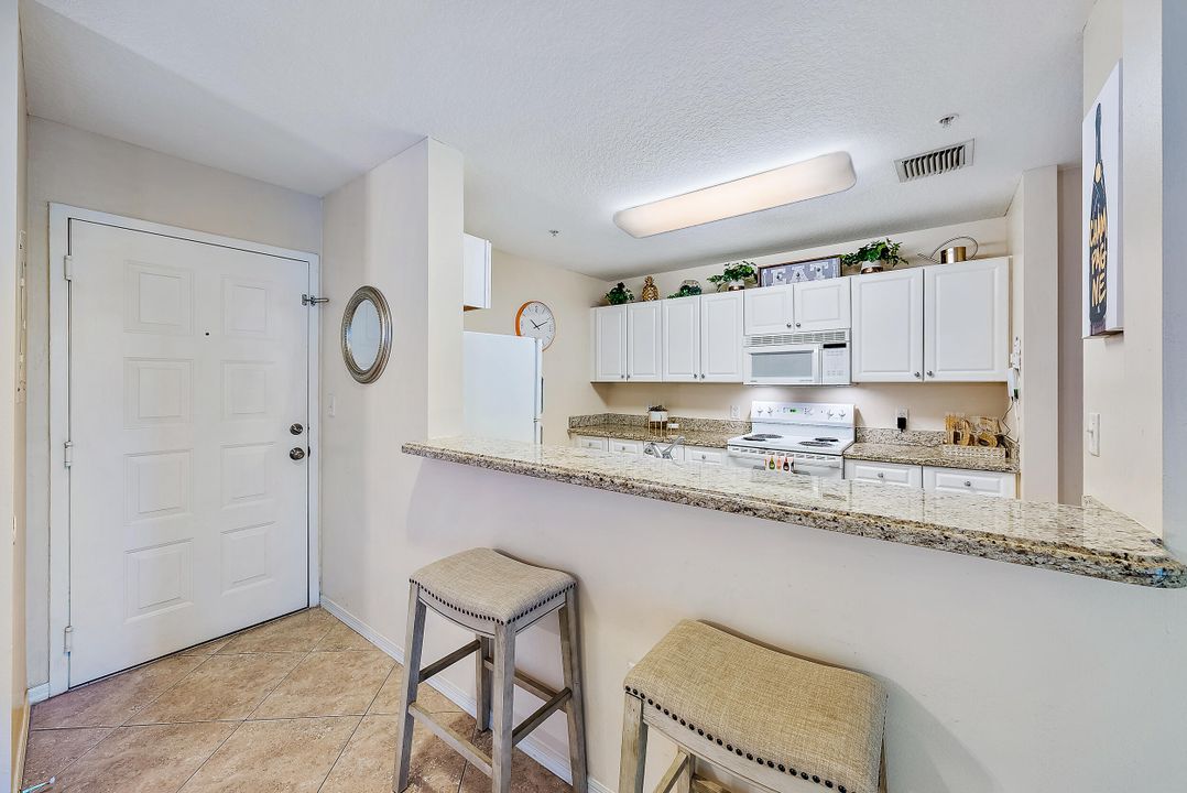 For Rent: $5,500 (2 beds, 1 baths, 968 Square Feet)