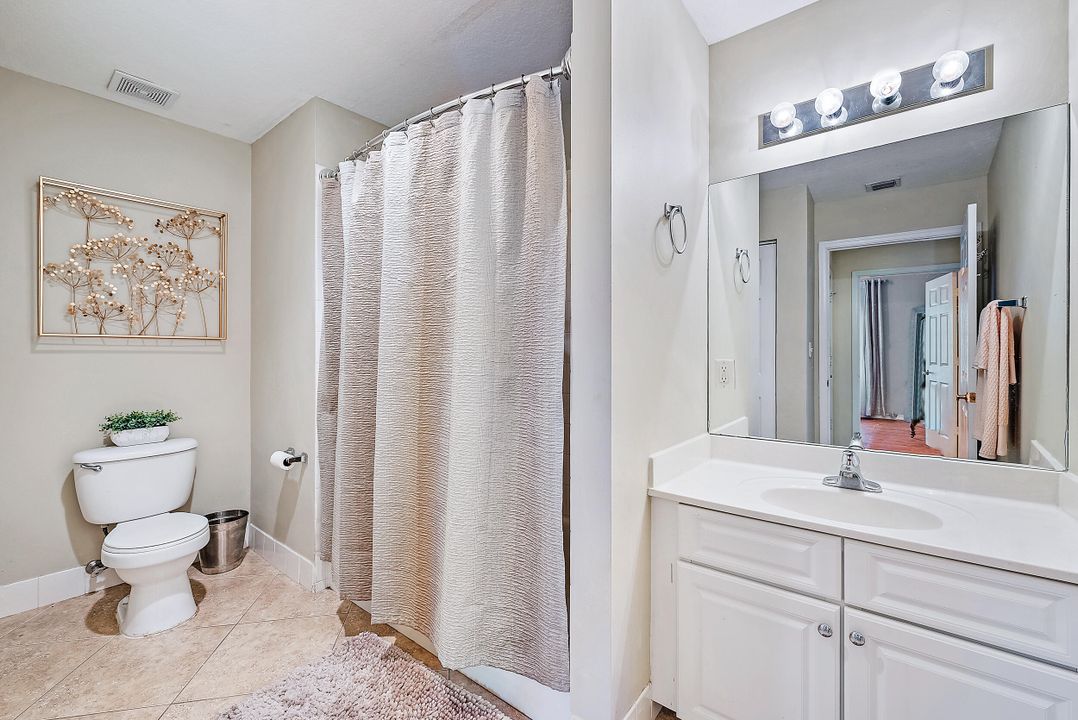 For Rent: $5,500 (2 beds, 1 baths, 968 Square Feet)