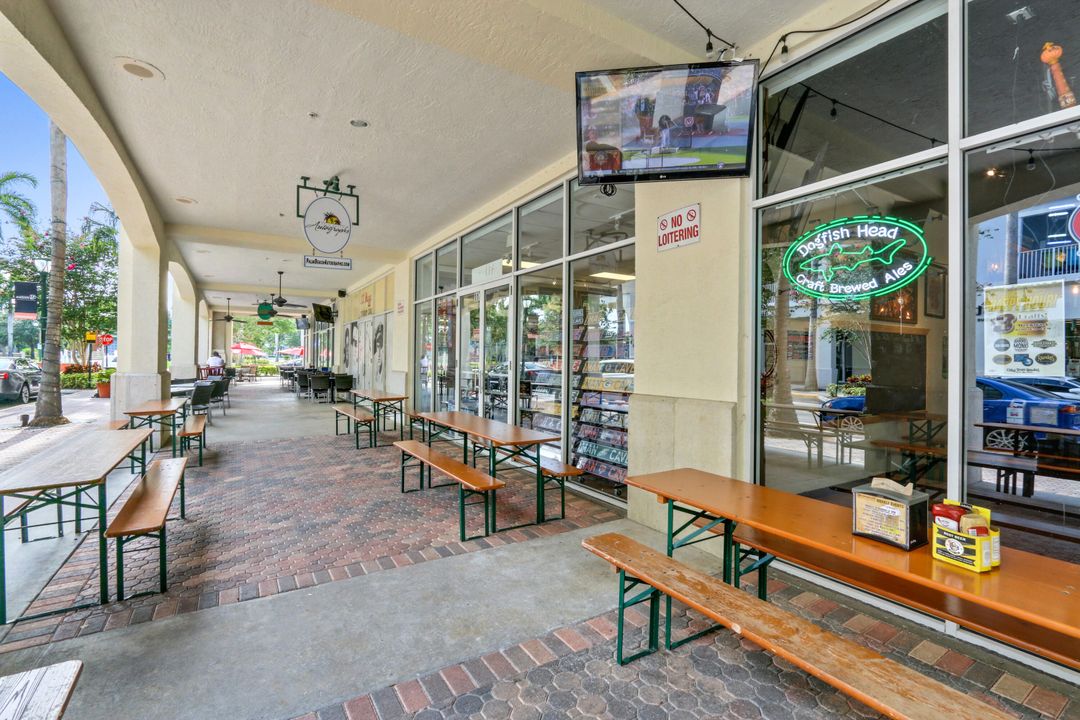 For Rent: $5,500 (2 beds, 1 baths, 968 Square Feet)