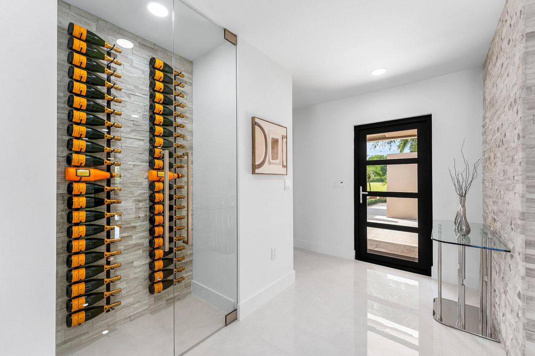 En Venta: $2,350,000 (4 camas, 3 baños, 2774 Pies cuadrados)