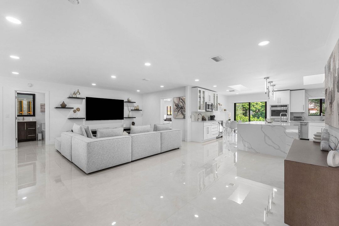 En Venta: $2,350,000 (4 camas, 3 baños, 2774 Pies cuadrados)