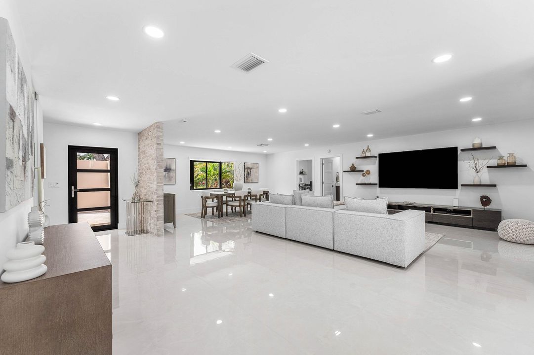 En Venta: $2,350,000 (4 camas, 3 baños, 2774 Pies cuadrados)