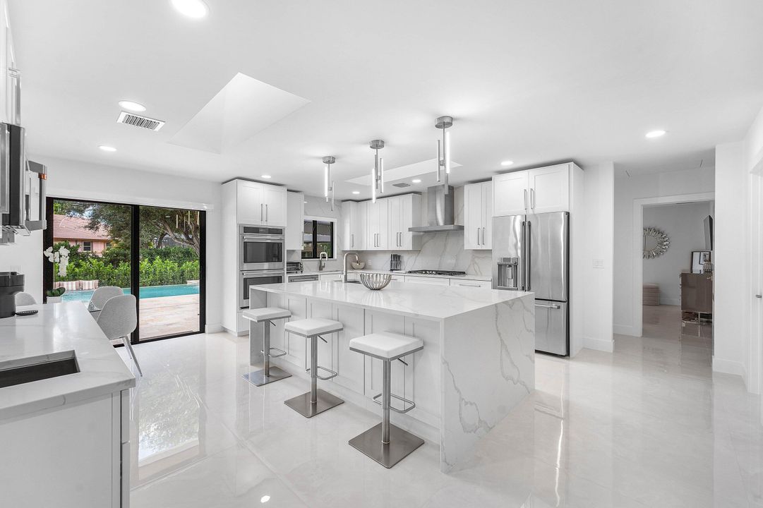 En Venta: $2,350,000 (4 camas, 3 baños, 2774 Pies cuadrados)