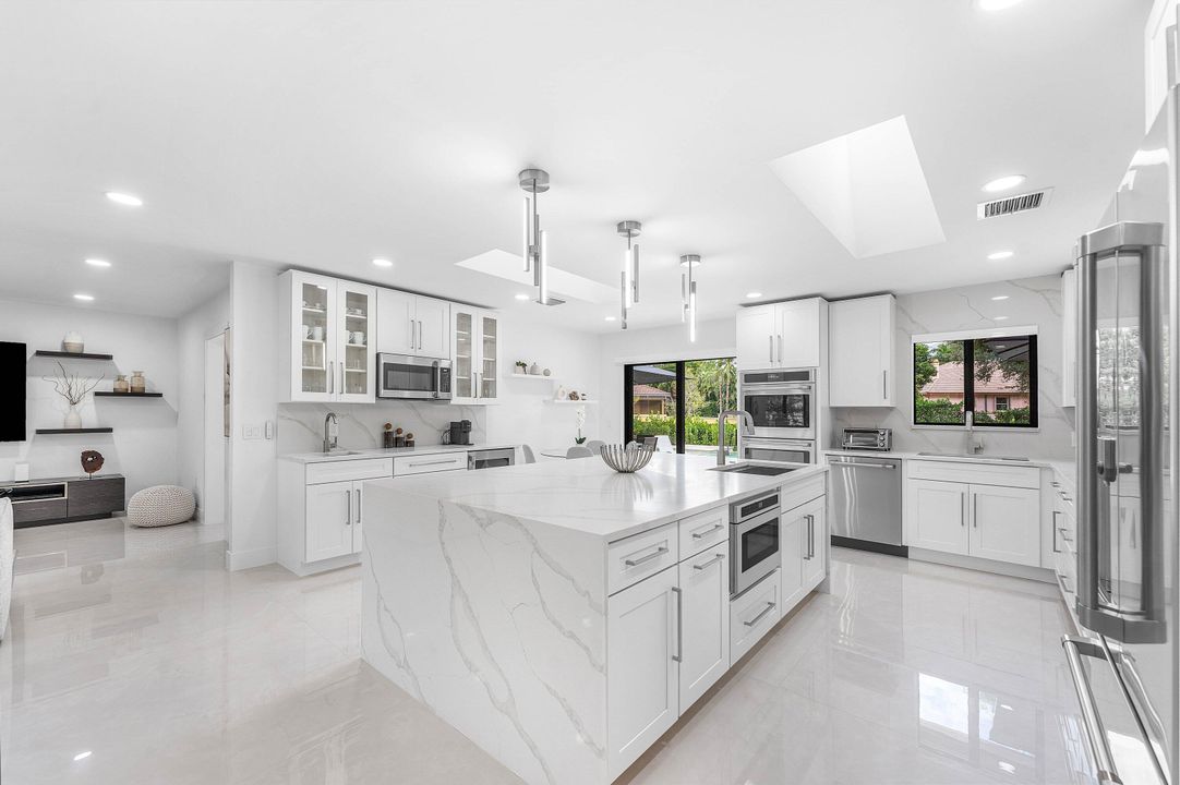 En Venta: $2,350,000 (4 camas, 3 baños, 2774 Pies cuadrados)